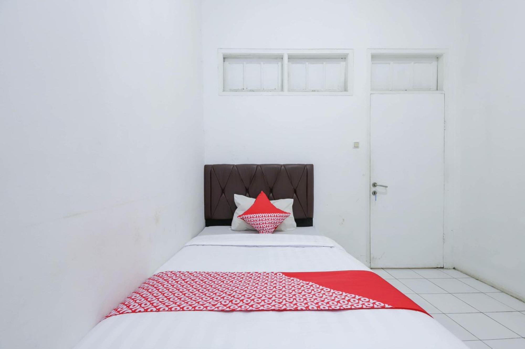 Oyo 1111 Pasar Baru Inn Jakarta Exterior foto