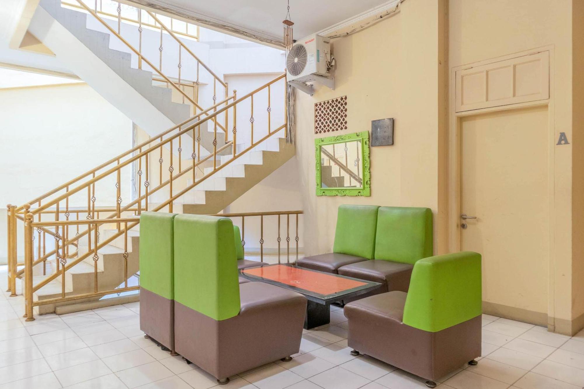 Oyo 1111 Pasar Baru Inn Jakarta Exterior foto